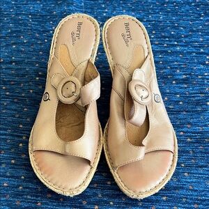 Born Women's Beige Leather Espadrille Sandals size 9